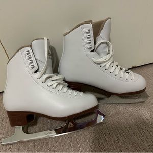 Jackson ice skates